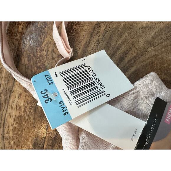 Bali Women's Cream Smooth Indulgence Wirefree Bra Size 34C - Picture 4 of 6